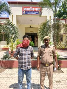 निचलौल: पुलिस के ‘अभियान वज्र’ का बड़ा एक्शन, वांछित आरोपी रजनीश यादव गिरफ्तार!