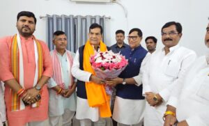 प्रभारी मंत्री ए.के. शर्मा का कृपाशंकर सिंह ने किया स्वागत, विकास पर हुई विस्तृत चर्चा