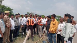 अयोध्या:तराई क्षेत्र पहुंचे डीएम, बाढ़ तैयारियों का लिया जायजा।