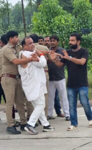 फतेहपुर 5 बीघा जमीन को लेकर बवाल, दो पक्षों में मारपीट और फायरिंग का आरोप।                          रिपोर्ट शाहनूर आलम प्रयागराज मंडल सहायक ब्यूरो प्रमुख