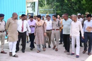 पूर्व राष्ट्रपति के प्रस्तावित दौरे को लेकर डीएम एसपी ने परखी तैयारियां कार्यक्रम स्थल का निरीक्षण कर व्यवस्था को लेकर दिये निर्देश