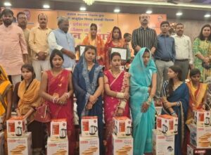 बाराबंकी में 167 सामूहिक विवाह जोड़ों को सामग्री मिली: यूपी सरकार के 9 साल पूरे होने पर सुशासन समारोह आयोजित