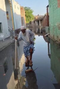 सहसवांन – ब्लॉक दहगवां की ग्राम पंचायत टोंटपुर कर्सरी का मजरा बसोलिया का गंदगी से हुआ बुरा हाल