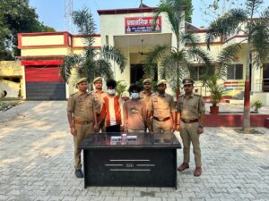 निचलौल पुलिस और सर्विलांस टीम की संयुक्त कार्यवाही, चोरी के माल के साथ दो गिरफ्तार