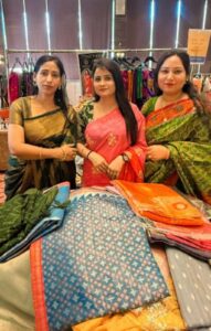 TRISHAKTI Saree की भव्य प्रदर्शनी में उमड़ी महिलाओं की भीड़