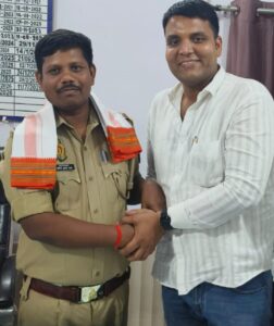 व्यापारियों के हितों पर हुई चर्चा, व्यापार मंडल पदाधिकारियों ने चौबेपुर थाना प्रभारी से की शिष्टाचार भेंट