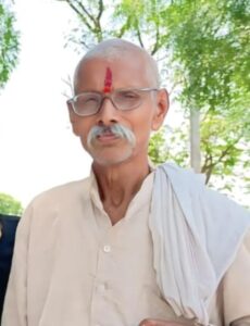 आगरा के फतेहाबाद में बाह बाईपास पर सोमवार दोपहर एक तेज रफ्तार ट्रैक्टर ने सड़क किनारे खड़े 70 साल के बुजुर्ग रामलक्षिन को रौंद दिया।      रिपोर्ट कृष्णा प्रजा पति।               MD NEWS बहुआयामी समाचार