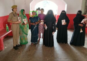 मिशन शक्ति 5.0 बृजमनगंज में महिलाओं और बालिकाओं को सुरक्षा व साइबर अपराध से बचाव की जानकारी।        रिपोर्टर स्वामीनाथ कुमार।            MD न्यूज़  बहुआयामी समाचार