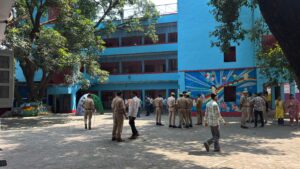 लखीमपुर में चिल्ड्रन एकेडमी स्कूल में गोली चलने से दो लोगों की मौत मचा हड़कंप रिपोर्ट पवन कुमार लखीमपुर तहसील रिपोटर MD NEWS बहुआयामी समाचार