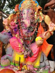 *कानपुर ग्राम पंचायत लोदीपुर में गणेश विसर्जन गणपति बप्पा मोर्या अगले बरस जल्दी आकर जयकारा से गूंजा लोदीपुर भावुक मन से बप्पा को दी गई विदाई। रिपोर्टर-रोहित कुमार एम डी न्यूज़