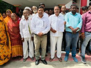30 साल पुराना खड़ंजा बना ग्रामीणों की परेशानी का सबब, लक्ष्मीपुर में सड़क-नाली निर्माण की उठी मांग।      रिपोर्टर स्वामीनाथ कुमार।           MD NEWS बहुआयामी समाचार