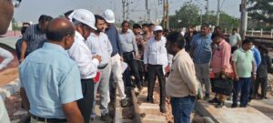 मथुरा-भूतेश्वर रेलखंड पर सीआरएस का गहन निरीक्षण नई लाइनों पर हुआ स्पीड ट्रायल एम डी न्यूज रिपोर्टर बनवारी सैनी