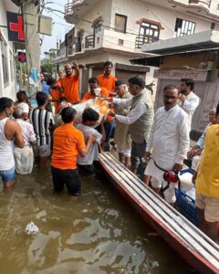 लगातार सातवें दिन भी बाढ़ प्रभावितों की सेवा में जुटे विधायक नीरज बोरा वितरित की राहत सामग्री रिपोर्टर= रवि कुमार भट्ट वॉइस ब्यूरो चीफ (लखनऊ)