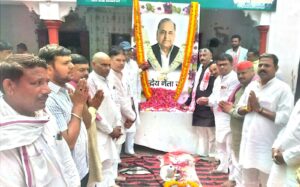 SP Leaders Pay Tribute to Mulayam Singh Yadav on His Fourth Death Anniversary