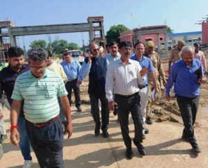 हाथरस में निर्माणाधीन जिला कारागार का डीएम ने किया निरीक्षण, धीमी प्रगति पर जताई नाराजगी