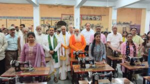 अन्न की नगरी में हुनर का वरदान: अन्नपूर्णा मठ मंदिर के सानिध्य में स्वावलंबी बनी बेटियां, हाथों में सिलाई मशीन आते ही खुशी से खिल उठे चेहरे