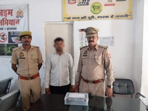 हाथरस गेट पुलिस ने अवैध तमंचा और कारतूस के साथ एक अभियुक्त को किया गिरफ्तार