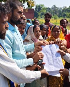 मनकापुर : मसकनवा बाजार का देशी शराब ठेका हटाने की मांग, महिलाओं ने SDM को दिया ज्ञापन