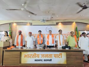 वाराणसी में एयर शो, स्नातक-शिक्षक चुनाव और पीएम मोदी के आगमन को लेकर भाजपा महानगर कार्यालय गुलाबबाग में हुई बैठक