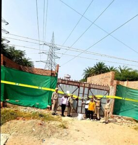उरई में विकास प्राधिकरण का एक्शन, नोटिस के बाद भी निर्माण जारी रखने पर भवन सील