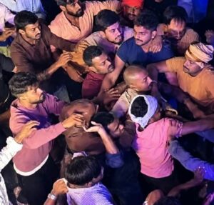 छपिया : मसकनवा में दुर्गा प्रतिमा विसर्जन के दौरान मारपीट, 3 नामजद समेत 10 पर केस, वीडियो वायरल