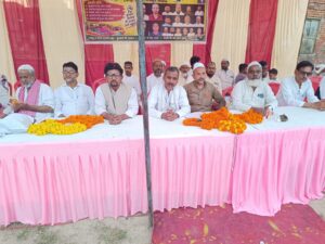 बुनकरों की मजदूरी में 40 प्रतिशत वृद्धि की मांग, धन्नीपुर में बनी बुनकर संघर्ष समिति