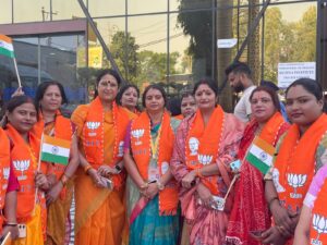 हर-हर महादेव’ के उद्घोष से गूंजी शिव की काशी: पीएम मोदी के भव्य रोड शो में उमड़ा जनसैलाब