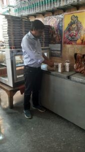 मथुरा में खाद्य विभाग की छापेमारी, 50 किलो पेड़ा नष्ट