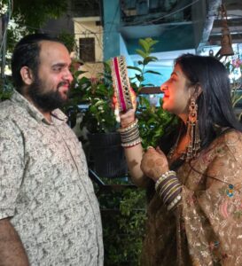 झूलेलाल मंदिर में सजा प्रेम और आस्था का रंग, 200 से अधिक महिलाओं ने मनाया करवा चौथ
