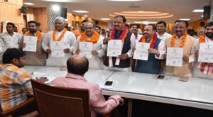 यूपी एमएलसी चुनाव 2026: भाजपा ने 6 तो सपा ने 5 सीटों पर जमाया कब्जा, 11 सीटों के नतीजों से प्रदेश की सियासत में बढ़ी हलचल,