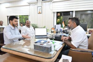 झकरकटी बस स्टॉप के विकास कार्य में देरी कानपुर की कार्यप्रणाली पर गंभीर सवाल खड़े करती है।