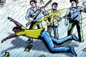 पुरानी रंजिश में युवक को लाठी-डंडों से पीटा, गंभीर घायल