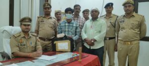 वाराणसी कैंट स्टेशन पर 48 पाउच अवैध शराब के साथ युवक गिरफ्तार